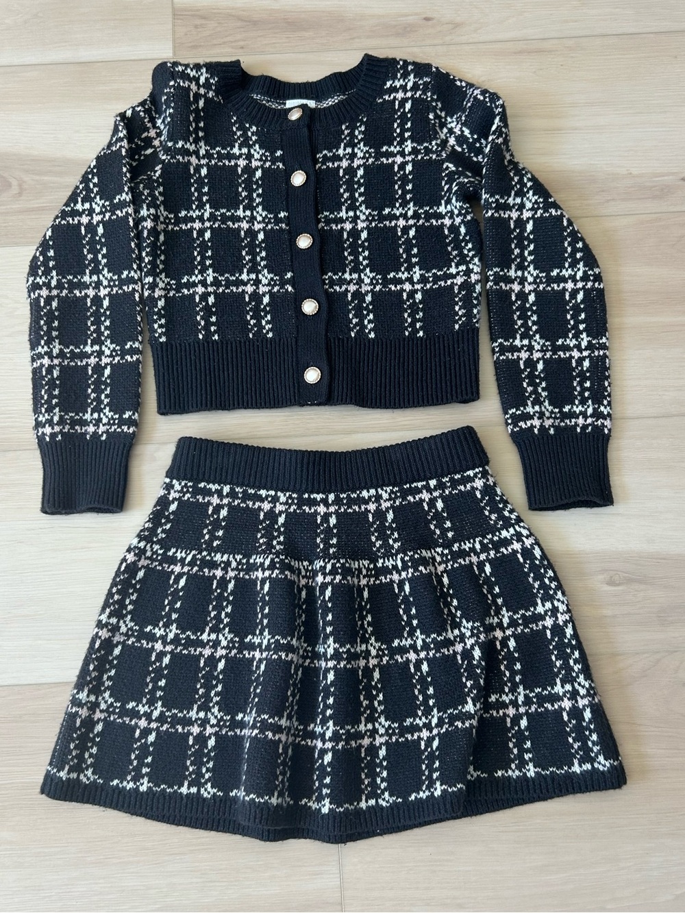 Girls Abercrombie kids cardigan with matching skirt - size 9/10